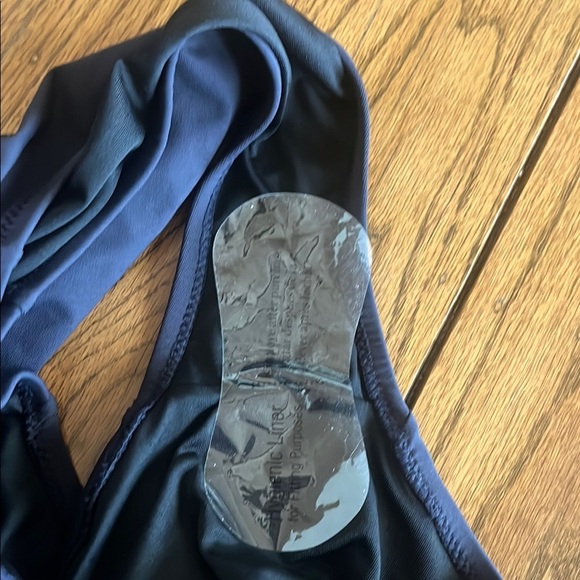 Garnet Hill Women's Black Active High-Neck One-Piece Swimsuit Size 12 - Picture 7 of 12